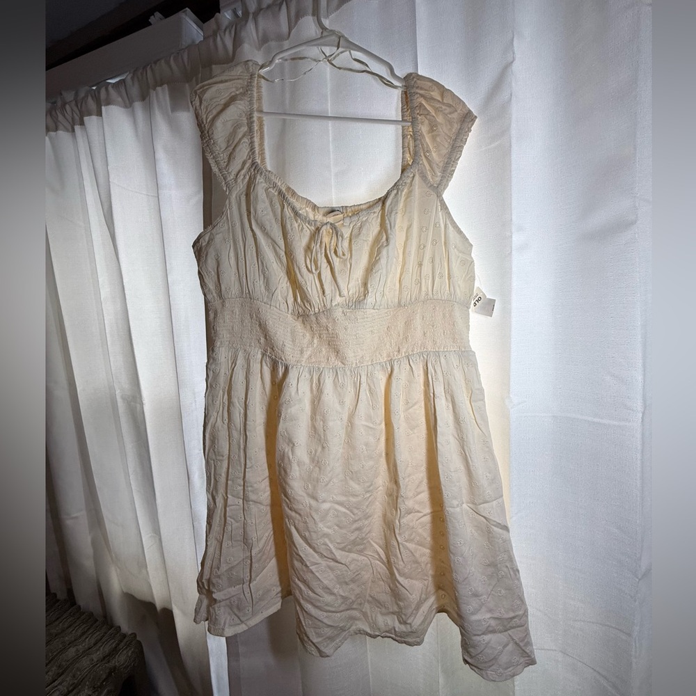 Old Navy Cream Sleeveless Dress